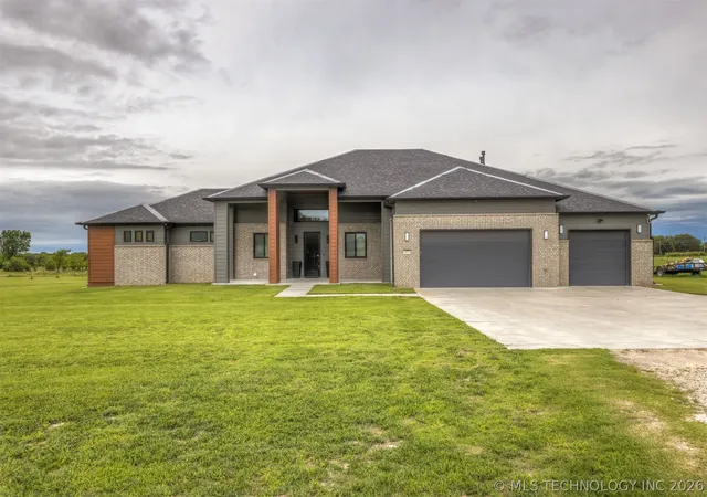 Homes for sale in Collinsville, OK | 19912 E 126th St N, Collinsville, OK 74021 | MLS# 2623168