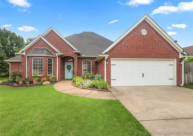 1st image of 828 Sunset Ct, Ardmore, OK 73401 | MLS# 2623192