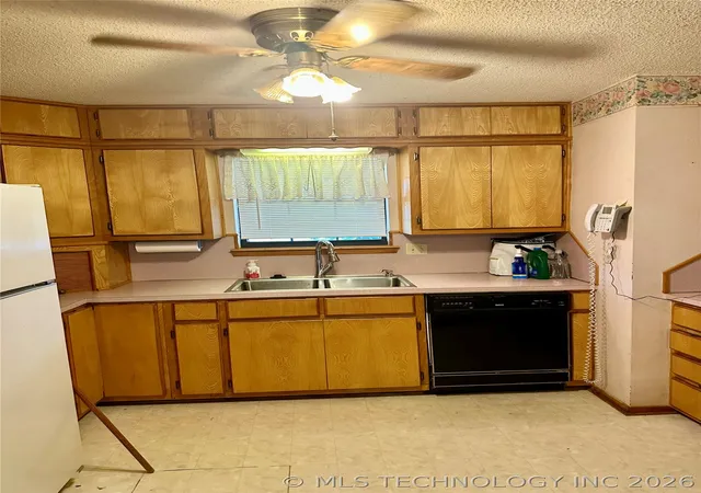 Photo 3 of Sale Pending at 122 Shawna, Durant, OK 74701 | MLS# 2616347 | Listing updated on 2026-08-20