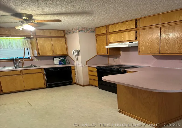 Photo 3 of Sale Pending at 122 Shawna, Durant, OK 74701 | MLS# 2616347 | Listing updated on 2026-08-20