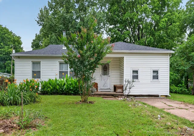 Homes for sale in Pryor, OK | 212 S Indianola St, Pryor, OK 74361 | MLS# 2623047