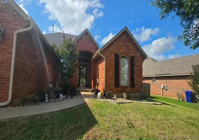 2nd image of 10915 Blue Sky Dr, Oklahoma City, OK 73130 | MLS# 2623173