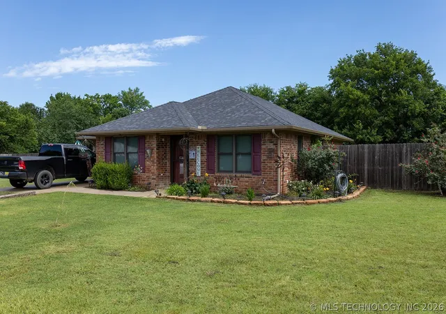 Photo 2 of Single family home for sale at 70 Hardrock, Durant, OK 74701 | MLS# 2623227 | Listing updated on 2026-06-25