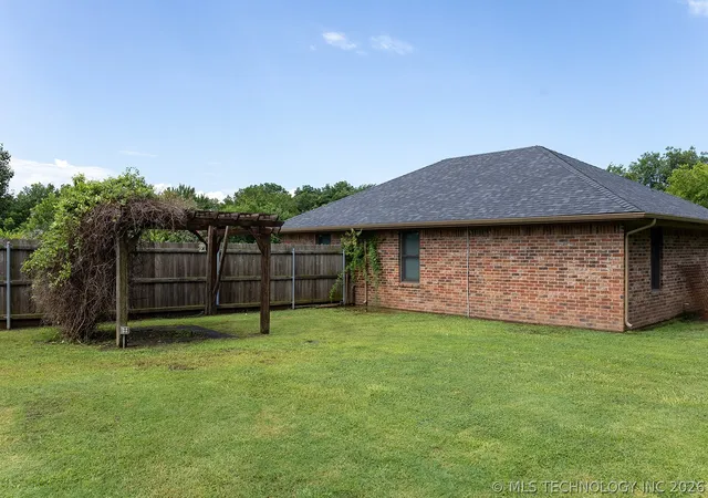 Photo 3 of Single family home for sale at 70 Hardrock, Durant, OK 74701 | MLS# 2623227 | Listing updated on 2026-06-25