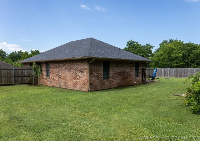 Photo 3 of Single family home for sale at 70 Hardrock, Durant, OK 74701 | MLS# 2623227 | Listing updated on 2026-06-25