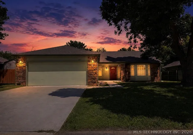 Homes for sale in Broken Arrow, OK | 613 S Hemlock Ave, Broken Arrow, OK 74012 | MLS# 2622967