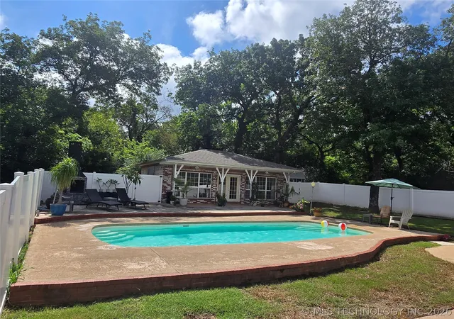 image of 906 N 14 St, Henryetta, OK 74437 | MLS# 2623261