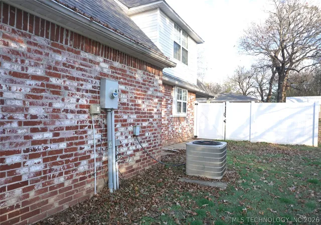 60th image of 906 N 14 St, Henryetta, OK 74437 | MLS# 2623261