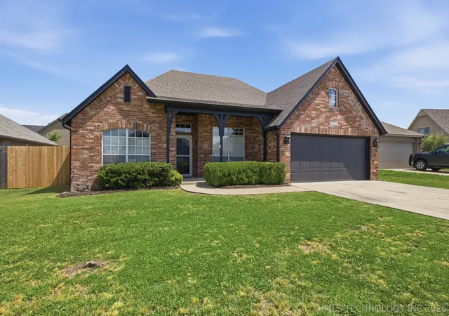 Photo 2 of Sale Pending at 20109 E 37th Place S, Broken Arrow, OK 74014 | MLS# 2623268 | Listing updated on 2026-08-20