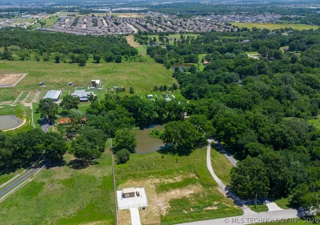 Photo 2 of Sale Pending at 13301 S Lewis Ave, Bixby, OK 74008 | MLS# 2623271 | Listing updated on 2026-08-20