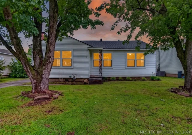 Homes for sale in Bartlesville, OK | 1860 S Armstrong Ave, Bartlesville, OK 74003 | MLS# 2620383