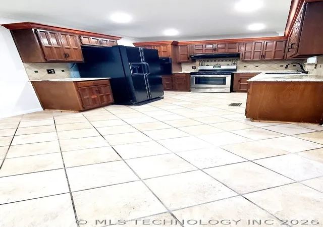 Photo 3 of Single family home for sale at 9131 E 17th Street, Tulsa, OK 74112 | MLS# 2623000 | Listing updated on 2026-06-25