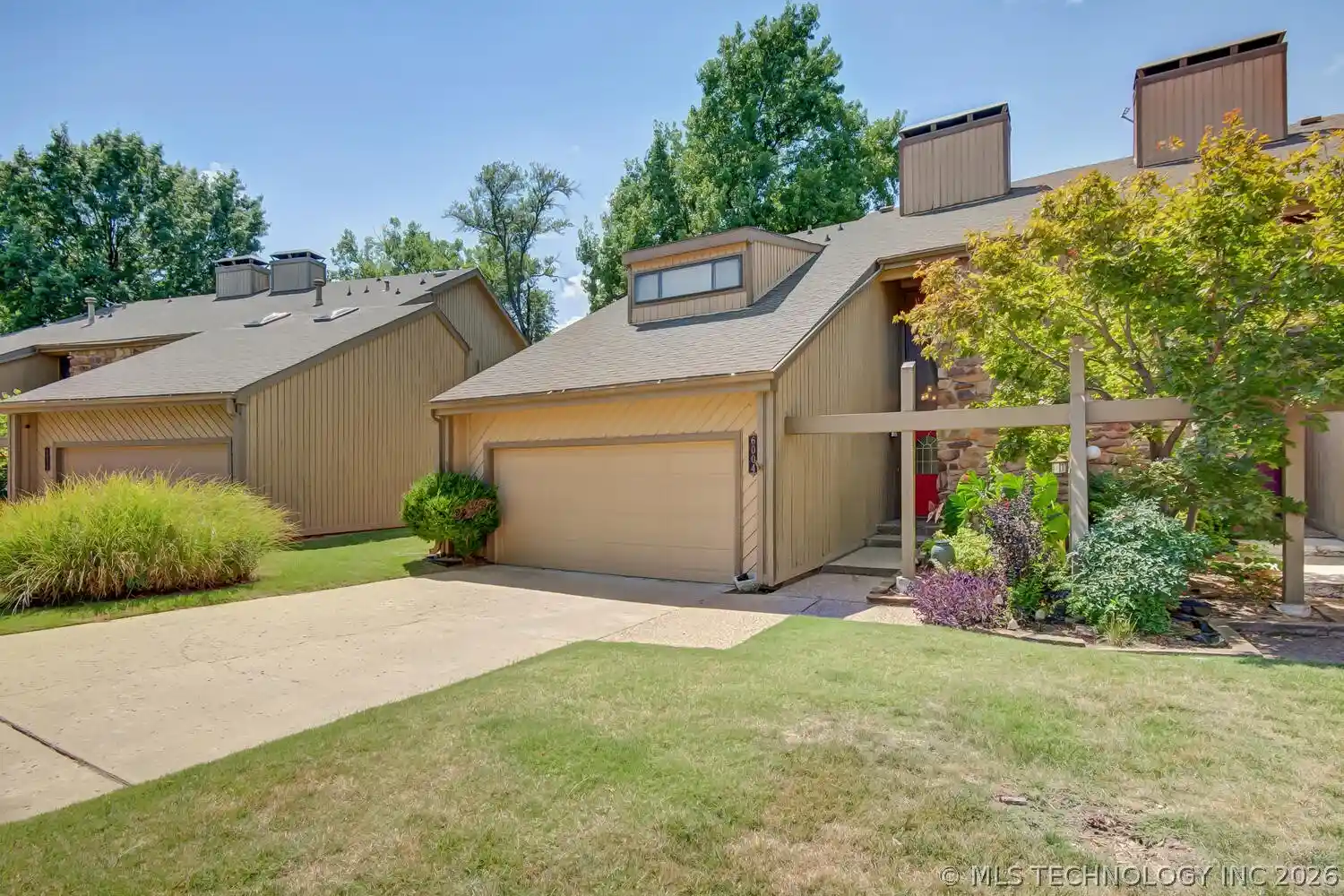 Listing Photo 2 - Condo for sale in 6004 S Atlanta Ct located at 6004 S Atlanta Ct, Tulsa, OK 74105 - Unit 6004 S Atlanta Ct