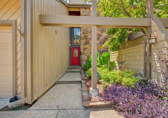 Photo 3 of Condo for sale at 6004 S Atlanta Ct #1, Tulsa, OK 74105 | MLS# 2623296 | Listing updated on 2026-08-20