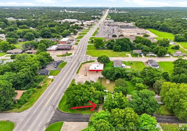 Photo 2 of Single family home for sale at 911 S Independence St, Sapulpa, OK 74066 | MLS# 2623314 | Listing updated on 2026-08-20