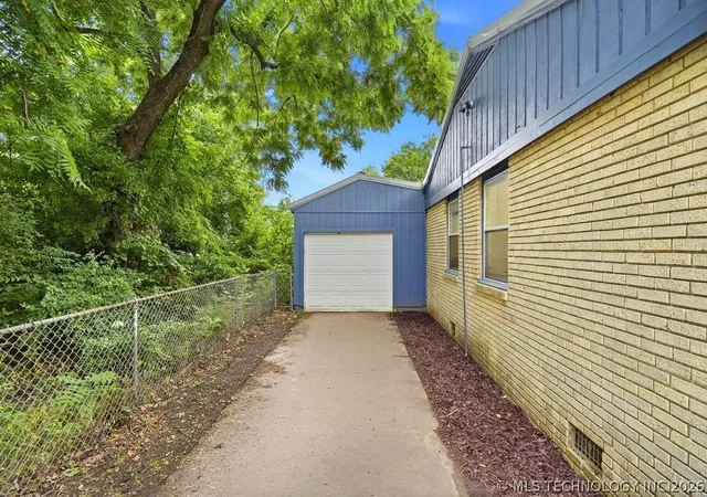 Photo 3 of Single family home for sale at 911 S Independence St, Sapulpa, OK 74066 | MLS# 2623314 | Listing updated on 2026-08-20