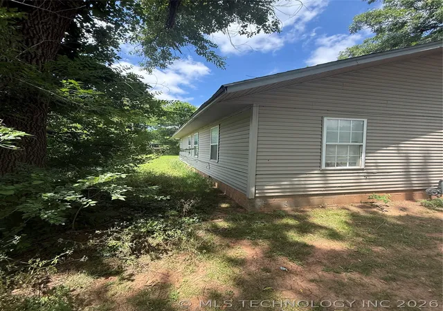 Photo 3 of Single family home for sale at 14 N 32nd Westavenue, Tulsa, OK 74127 | MLS# 2623340 | Listing updated on 2026-08-20