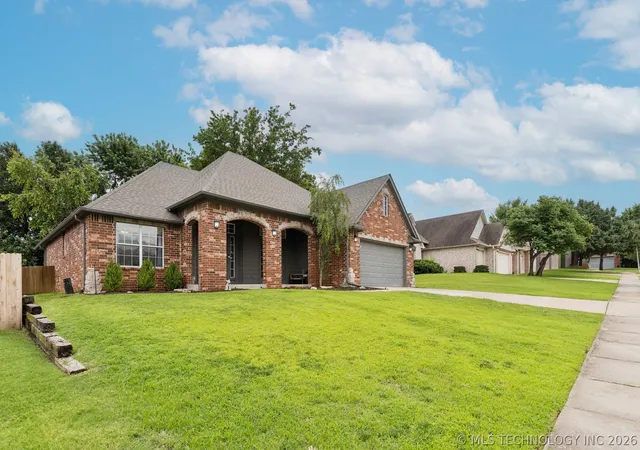 2nd image of 521 S 63rd Pl, Broken Arrow, OK 74014 | MLS# 2622690