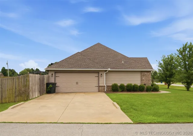 Homes for sale in Claremore, OK | 21075 S Andreas Rd, Claremore, OK 74019 | MLS# 2623301