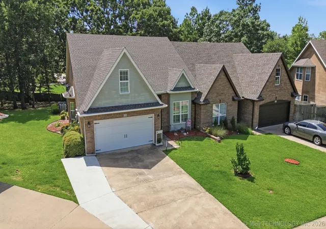 Photo 2 of Townhouse for sale at 3917 State College Dr, Muskogee, OK 74403 | MLS# 2623312 | Listing updated on 2026-08-20