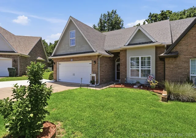 Photo 3 of Townhouse for sale at 3917 State College Dr, Muskogee, OK 74403 | MLS# 2623312 | Listing updated on 2026-08-20