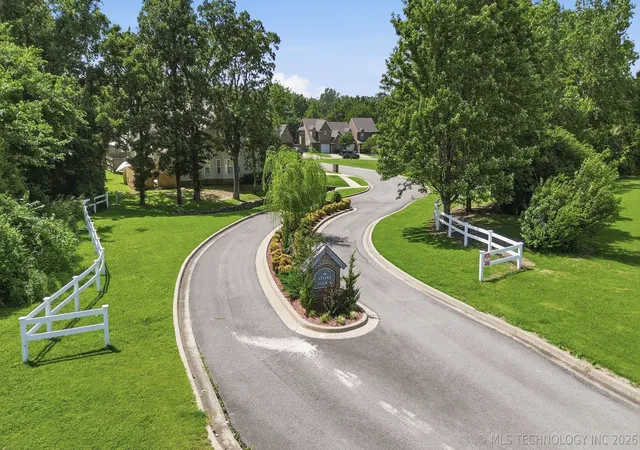 Photo 4 of Townhouse for sale at 3917 State College Dr, Muskogee, OK 74403 | MLS# 2623312 | Listing updated on 2026-08-20