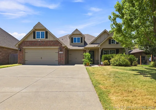 Photo 1 of Sale Pending at 10586 N 121st Eastavenue, Owasso, OK 74055 | MLS# 2614263 | Listing updated on 2026-09-01