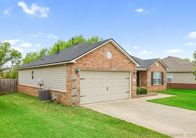 Homes for sale in Claremore, OK | 23052 S Jewell Dr, Claremore, OK 74019 | MLS# 2622921