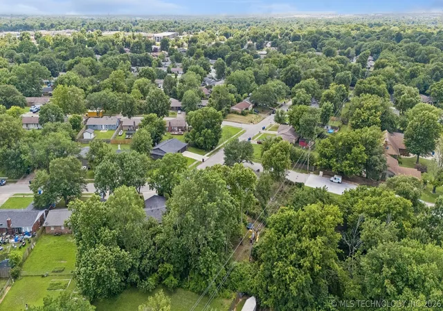 Homes for sale in Broken Arrow, OK | 1605 S Pine Ave, Broken Arrow, OK 74012 | MLS# 2623190