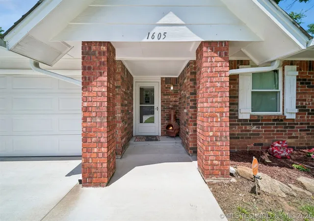 Homes for sale in Broken Arrow, OK | 1605 S Pine Ave, Broken Arrow, OK 74012 | MLS# 2623190