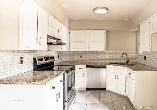 Photo 3 of Single family home for sale at 3009 W College St, Broken Arrow, OK 74012 | MLS# 2622968 | Listing updated on 2026-06-26