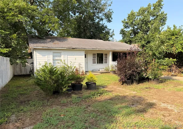 Photo 1 of Single family home for sale at 1419 W Locust, Durant, OK 74701 | MLS# 2623398 | Listing updated on 2026-08-27