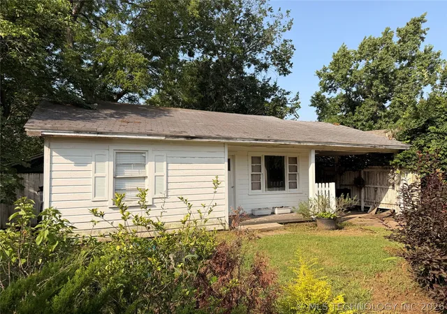 Photo 2 of Single family home for sale at 1419 W Locust, Durant, OK 74701 | MLS# 2623398 | Listing updated on 2026-08-27