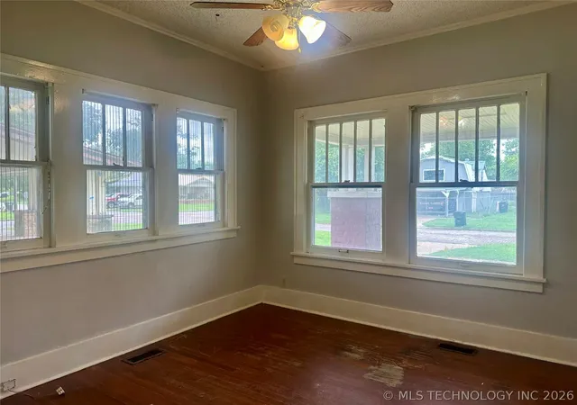 image of 809 W Moore St, Henryetta, OK 74437 | MLS# 2623298