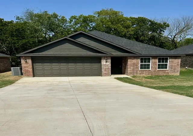 Photo 1 of Single family home for sale at 412 W Curtis Ave, Calera, OK 74730 | MLS# 2623408 | Listing updated on 2026-08-31