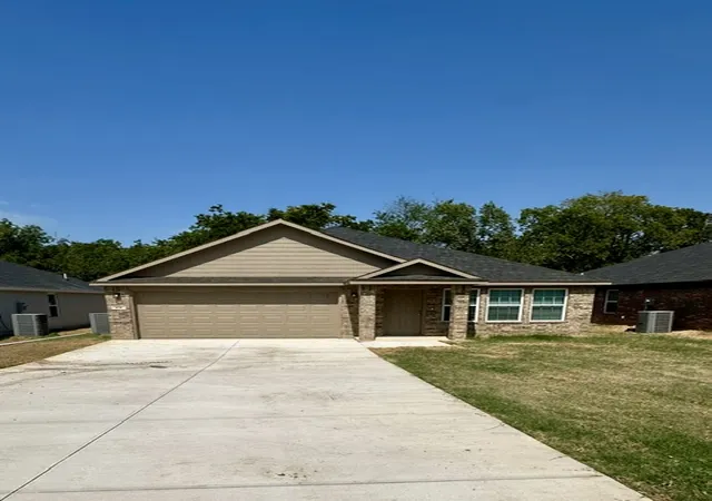 Photo 1 of Single family home for sale at 416 W Curtis Ave, Calera, OK 74730 | MLS# 2623414 | Listing updated on 2026-08-31
