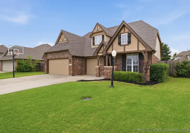 Photo 2 of Single family home for sale at 10104 N 142nd Avenue E, Owasso, OK 74055 | MLS# 2623383 | Listing updated on 2026-08-20
