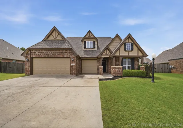 Photo 3 of Single family home for sale at 10104 N 142nd Avenue E, Owasso, OK 74055 | MLS# 2623383 | Listing updated on 2026-08-20