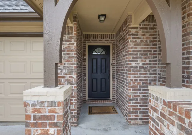 Photo 4 of Single family home for sale at 10104 N 142nd Avenue E, Owasso, OK 74055 | MLS# 2623383 | Listing updated on 2026-08-20