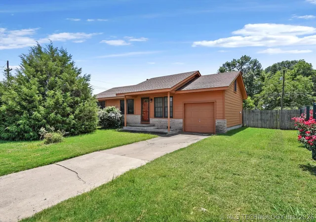 Homes for sale in Broken Arrow, OK | 705 W Hartford Pl, Broken Arrow, OK 74012 | MLS# 2622818