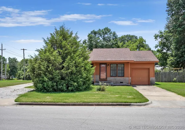 Homes for sale in Broken Arrow, OK | 705 W Hartford Pl, Broken Arrow, OK 74012 | MLS# 2622818