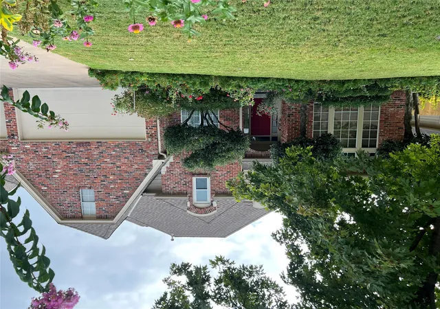 Photo 1 of Single family home for sale at 10238 S Hudson Pl, Tulsa, OK 74137 | MLS# 2623435 | Listing updated on 2026-10-05