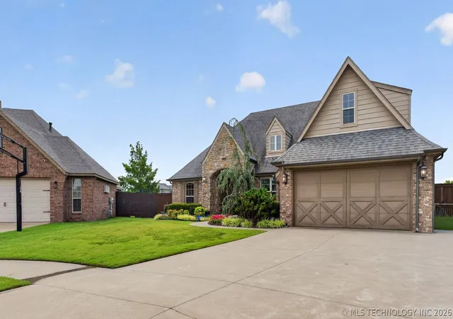 Photo 3 of Sale Pending at 424 W 127th Street S, Jenks, OK 74037 | MLS# 2623231 | Listing updated on 2026-08-20