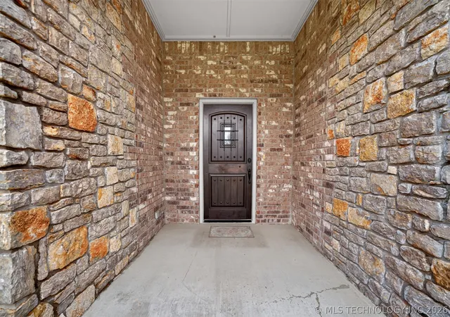 Photo 3 of Sale Pending at 424 W 127th Street S, Jenks, OK 74037 | MLS# 2623231 | Listing updated on 2026-08-20