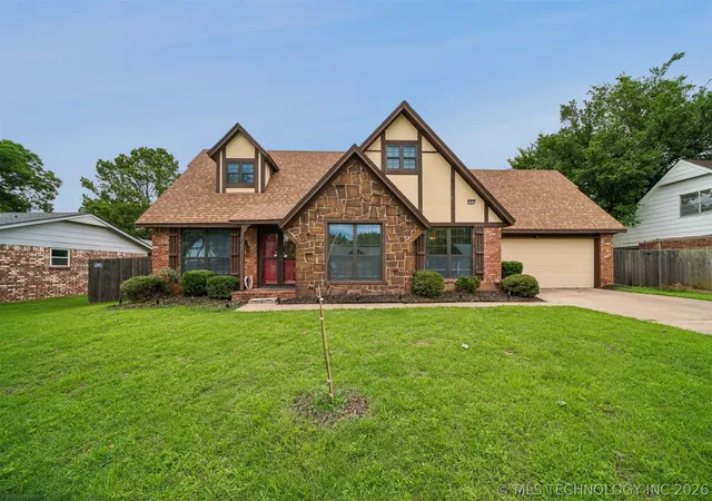 Homes for sale in Jenks, OK | 1011 N Forest Pl, Jenks, OK 74037 | MLS# 2623445