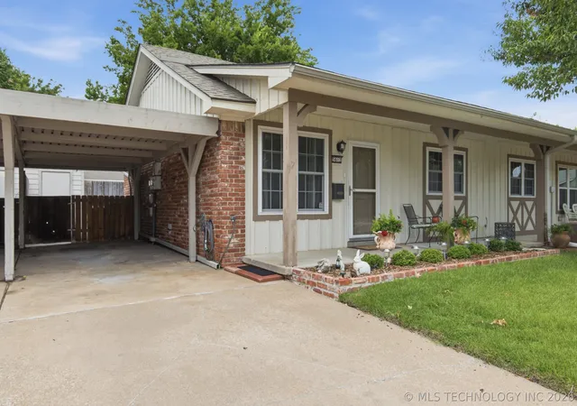 Photo 2 of Sale Pending at 5612 S Madison Pl #5612, Tulsa, OK 74105 | MLS# 2622889 | Listing updated on 2026-09-01