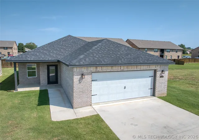 1st image of 212 Cottonwood St, Calera, OK 74730 | MLS# 2623500