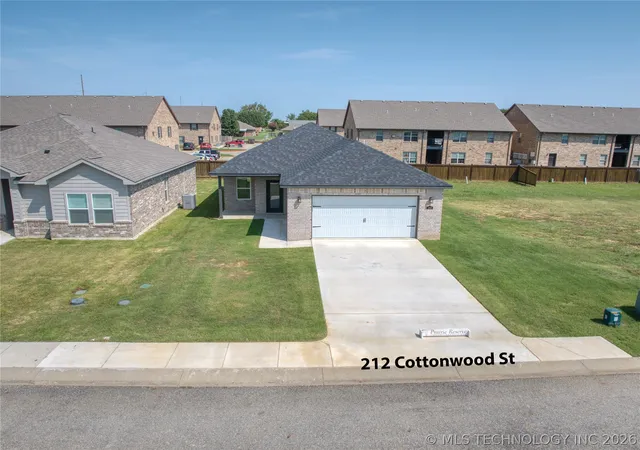 2nd image of 212 Cottonwood St, Calera, OK 74730 | MLS# 2623500