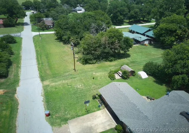 Homes for sale in Waurika, OK | 602 E B, Waurika, OK 73573 | MLS# 2623491