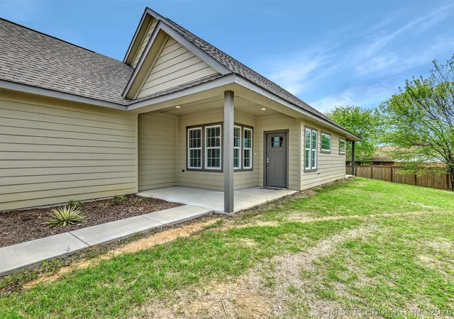 3rd image of 1178 Wild Indigo Cir, Calera, OK 74730 | MLS# 2623501